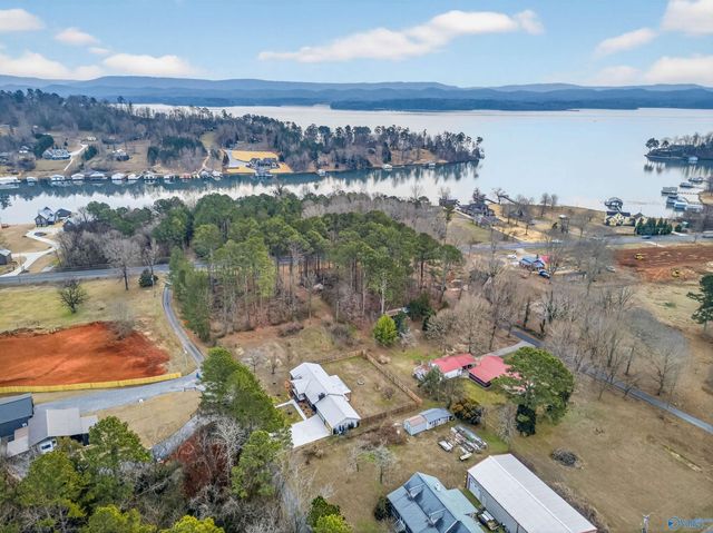 89 Lake Drive, Scottsboro, AL 35769