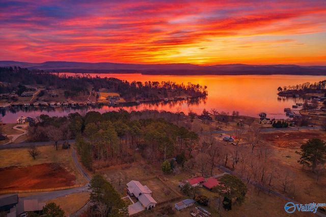 89 Lake Drive, Scottsboro, AL 35769