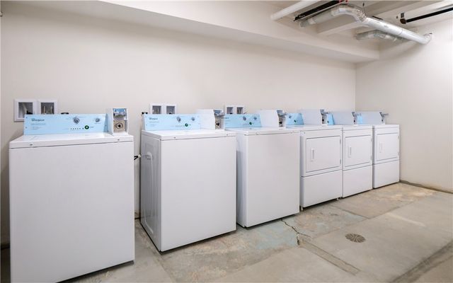 15 Cranston Avenue 12, Newport, RI 02840