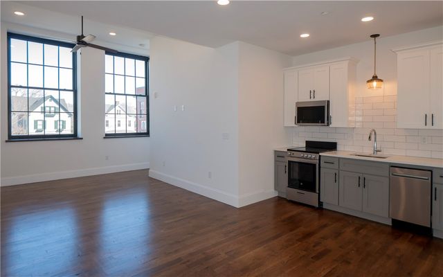 15 Cranston Avenue 12, Newport, RI 02840