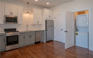 15 Cranston Avenue 12, Newport, RI 02840