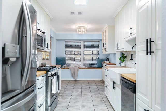 208 Woodmont DR, Georgetown, TX 78628