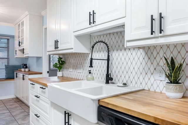 208 Woodmont DR, Georgetown, TX 78628