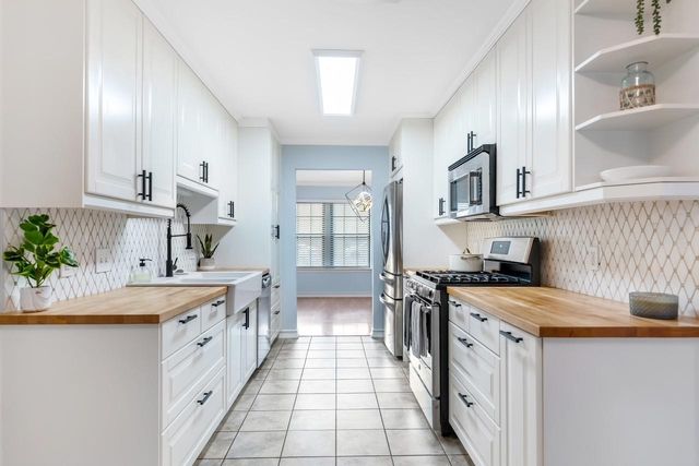 208 Woodmont DR, Georgetown, TX 78628