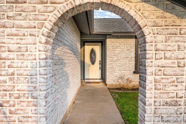 208 Woodmont DR, Georgetown, TX 78628