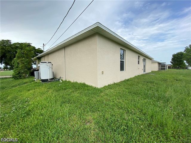 1703 NE 17th ST, Cape Coral, FL 33909