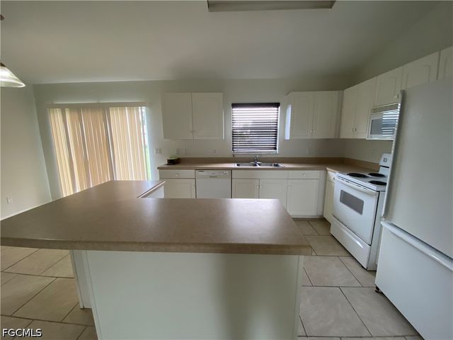 1703 NE 17th ST, Cape Coral, FL 33909