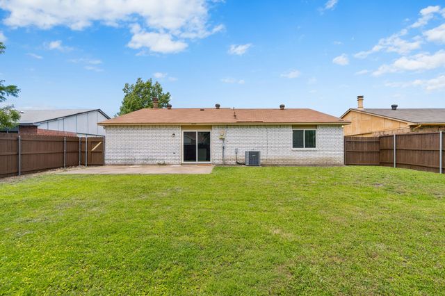 5620 Perrin Street, The Colony, TX 75056