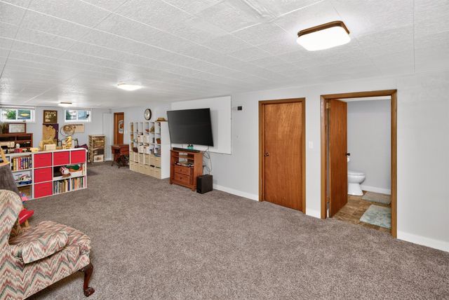 766 34th Place, West Des Moines, IA 50265