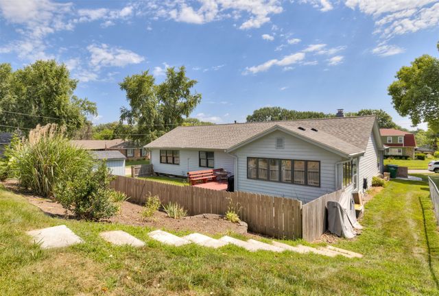 766 34th Place, West Des Moines, IA 50265