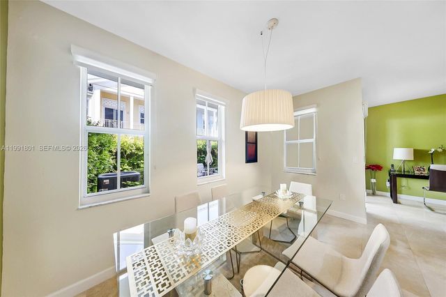 10711 NW 75th Ln, Doral, FL 33178