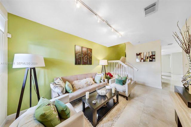 10711 NW 75th Ln, Doral, FL 33178