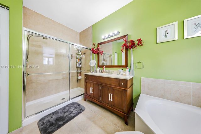 10711 NW 75th Ln, Doral, FL 33178