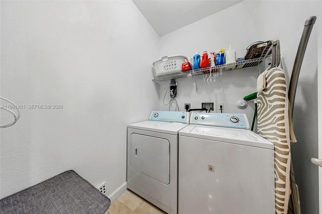 10711 NW 75th Ln, Doral, FL 33178