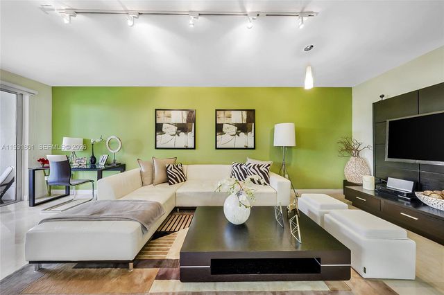 10711 NW 75th Ln, Doral, FL 33178