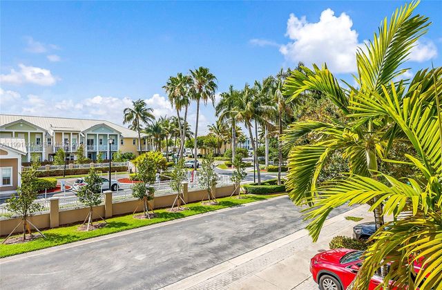 10711 NW 75th Ln, Doral, FL 33178