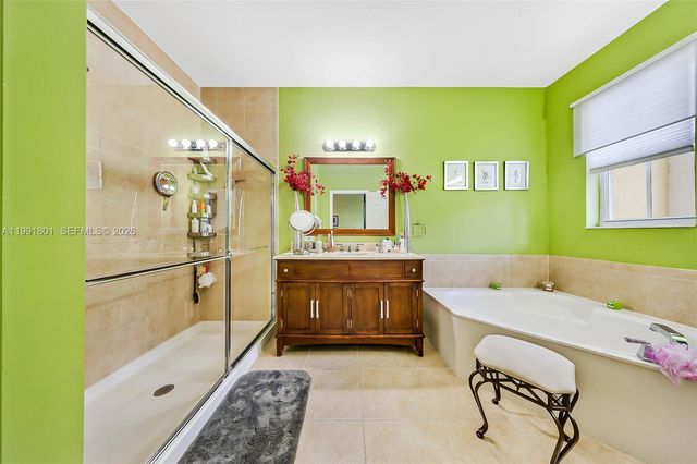 10711 NW 75th Ln, Doral, FL 33178