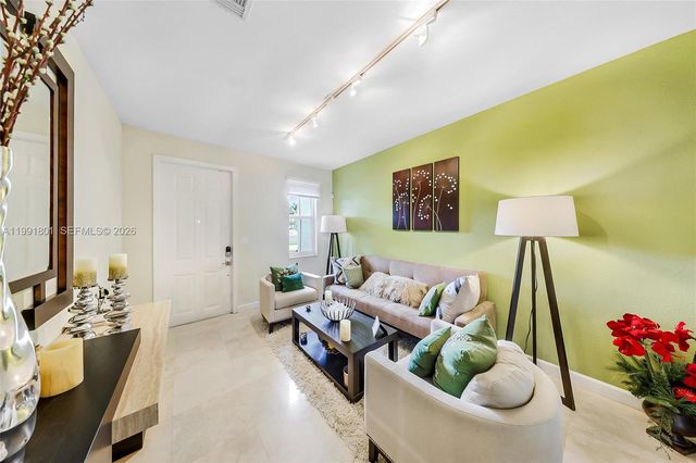 10711 NW 75th Ln, Doral, FL 33178