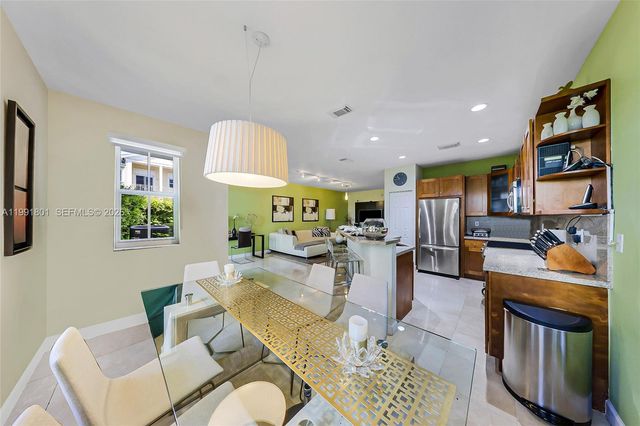 10711 NW 75th Ln, Doral, FL 33178