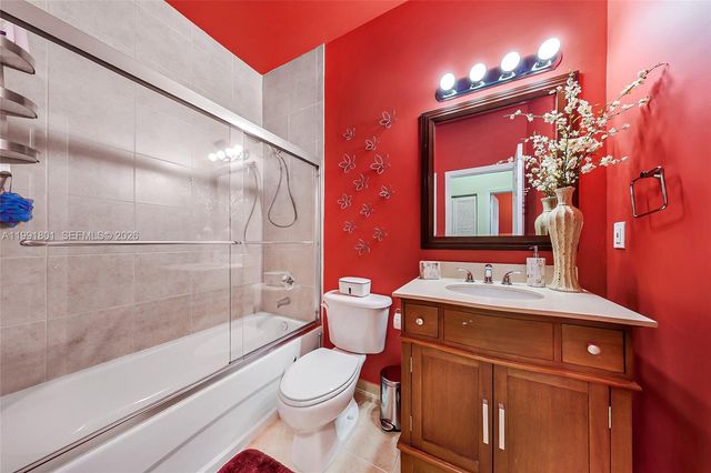 10711 NW 75th Ln, Doral, FL 33178