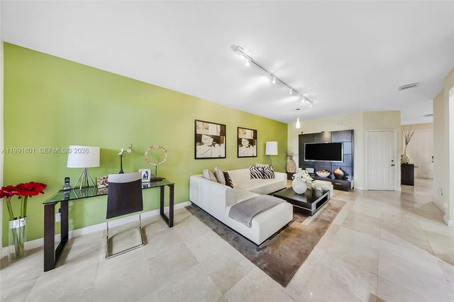 10711 NW 75th Ln, Doral, FL 33178