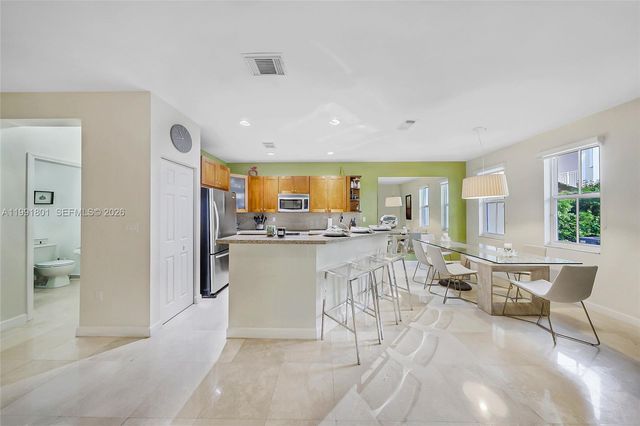 10711 NW 75th Ln, Doral, FL 33178