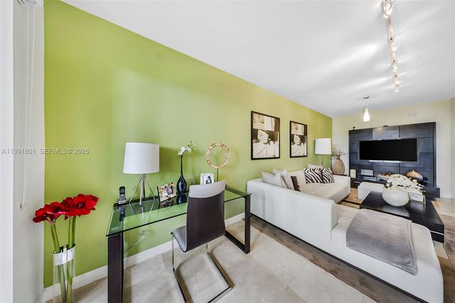 10711 NW 75th Ln, Doral, FL 33178