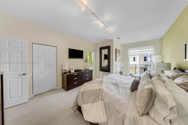 10711 NW 75th Ln, Doral, FL 33178