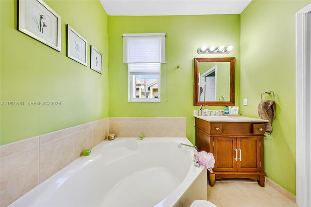 10711 NW 75th Ln, Doral, FL 33178