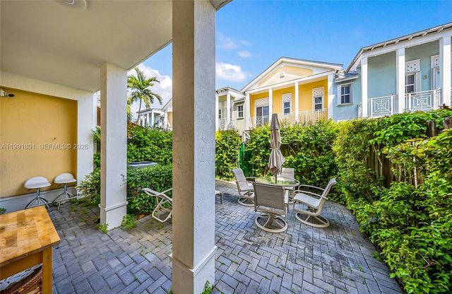 10711 NW 75th Ln, Doral, FL 33178