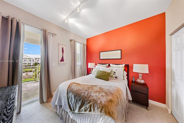 10711 NW 75th Ln, Doral, FL 33178