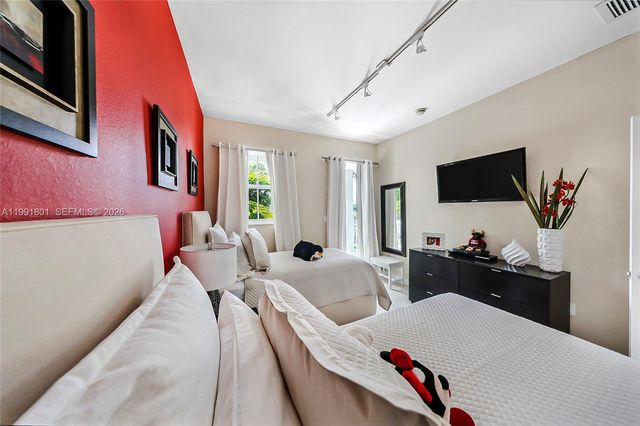 10711 NW 75th Ln, Doral, FL 33178