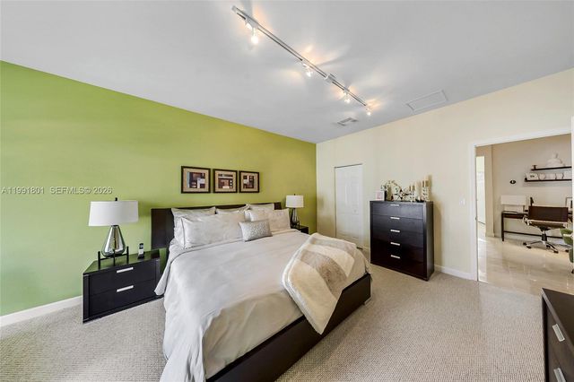 10711 NW 75th Ln, Doral, FL 33178