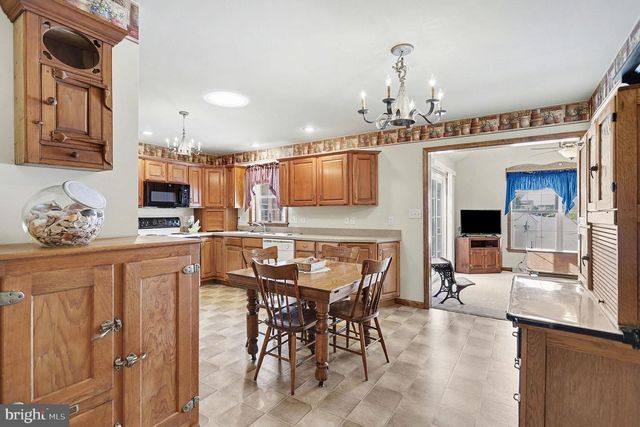 1387 SHEEP HILL RD, East Earl, PA 17519