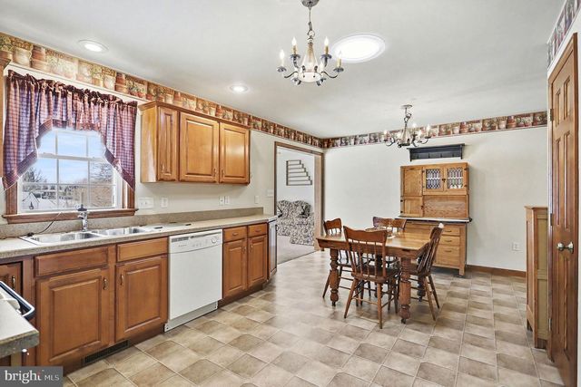 1387 SHEEP HILL RD, East Earl, PA 17519