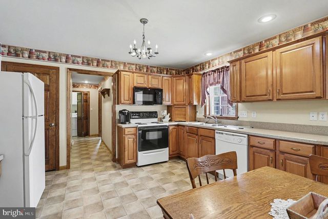 1387 SHEEP HILL RD, East Earl, PA 17519