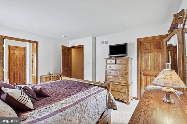 1387 SHEEP HILL RD, East Earl, PA 17519