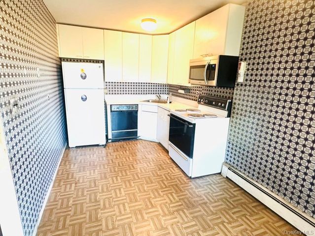 700 Broadway 26, Amityville, NY 11701