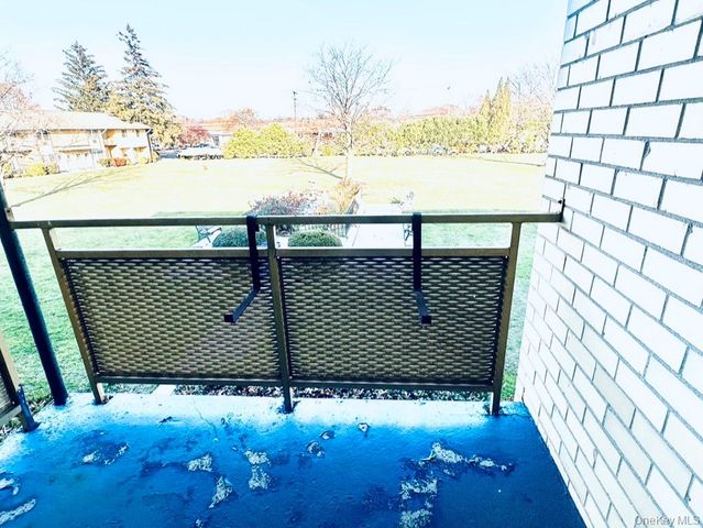 700 Broadway 26, Amityville, NY 11701