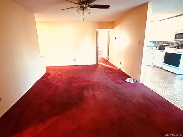 700 Broadway 26, Amityville, NY 11701