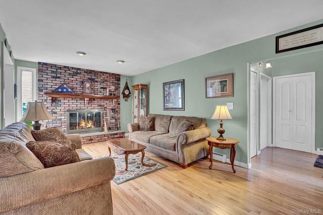 150 Shenandoah Boulevard N, Nesconset, NY 11767