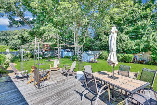 150 Shenandoah Boulevard N, Nesconset, NY 11767
