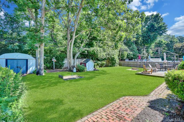 150 Shenandoah Boulevard N, Nesconset, NY 11767
