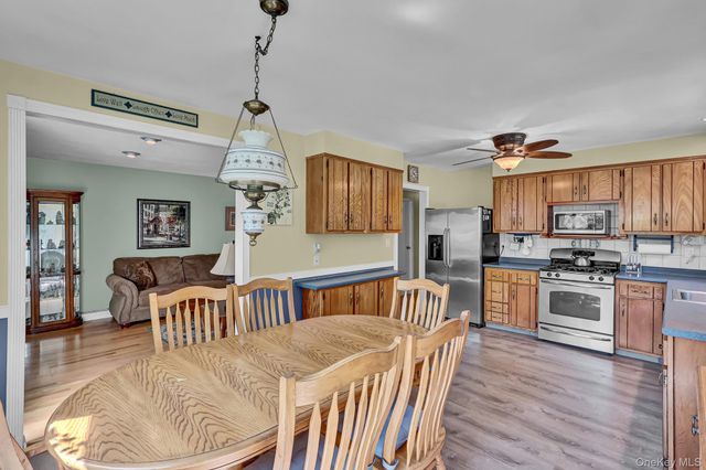150 Shenandoah Boulevard N, Nesconset, NY 11767
