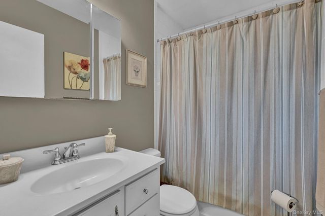 150 Shenandoah Boulevard N, Nesconset, NY 11767