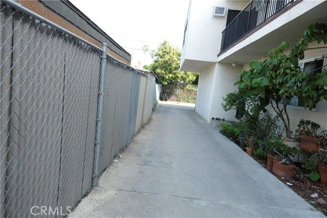 1465 W 25th, Los Angeles, CA 90007