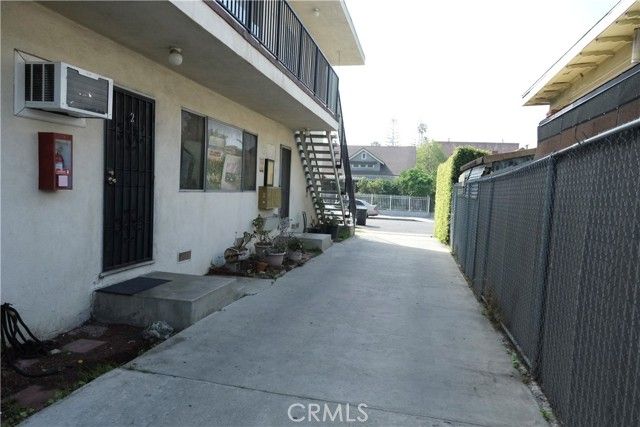 1465 W 25th, Los Angeles, CA 90007