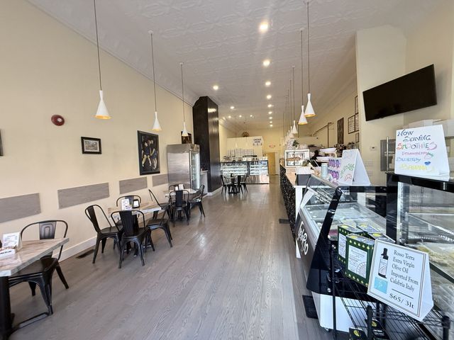 1234 Bakers Delight St, Winthrop, MA 02152
