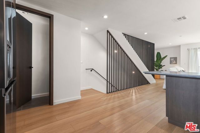 621 N Mariposa Avenue, Los Angeles, CA 90004