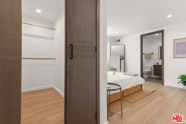 621 N Mariposa Avenue, Los Angeles, CA 90004
